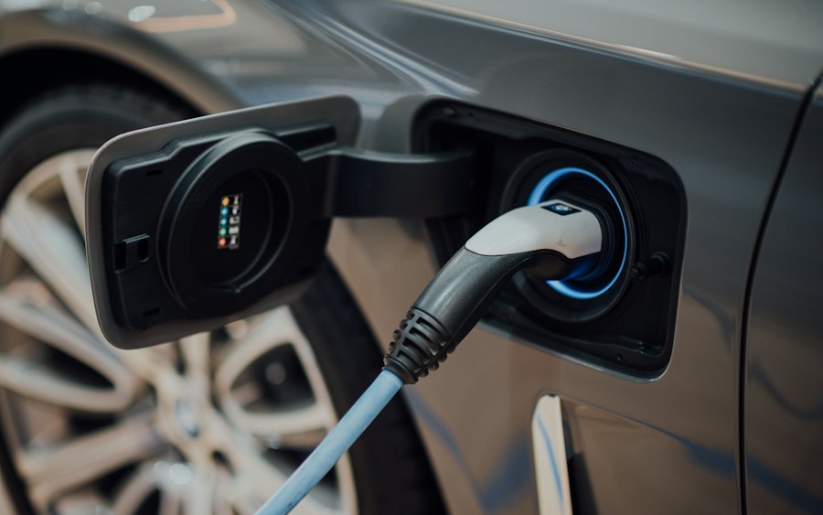 Voiture électrifiée en charge
